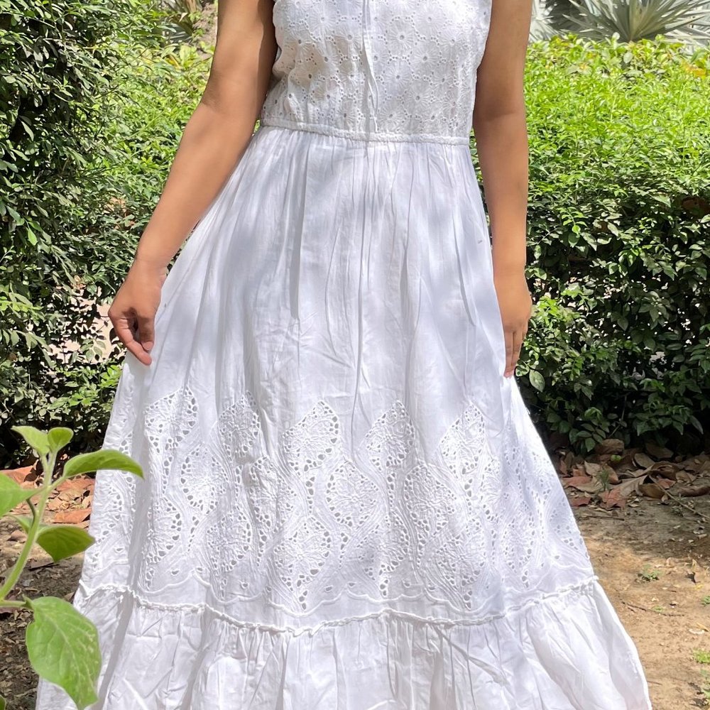 Medium- 100% Cotton White Maxi Dress - Picture 2 of 7